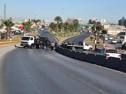 Se requirieron dos grúas para colocar en su sitio las ballenas de concreto que resultaron dañadas. (EL SIGLO DE TORREÓN)