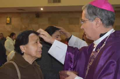 En su mensaje, monseñor expresó que estos son tiempos de unidad y de reconocer pecados, en donde se debe purificar nuestra fe y nuestra vida. 
(EL SIGLO DE TORREÓN)