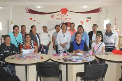 Se les están mostrando, dijo, las técnicas para ir creando objetos novedosos y con la creatividad de cada una de las alumnas. (EL SIGLO DE TORREÓN) 