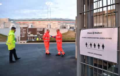 La liga italiana ha suspendido el ingreso de aficionados a las gradas en los estadios debido a la epidemia que se vive en Europa. (ARCHIVO)