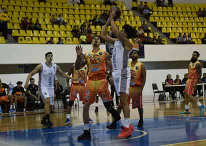 Los Industriales ofrecieron uno de sus peores partidos, y perdieron por paliza de 103-78 frente a los Soles de Ojinaga. (JESÚS GALINDO)