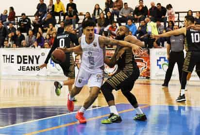 Los Industriales de La Laguna no pudieron ganar en el Auditorio Municipal, y terminaron la campaña con marca de 2-12. (JESÚS GALINDO) 