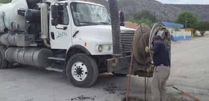 Realizan trabajos de desazolve y limpieza en la red de drenaje. (CORTESÍA)