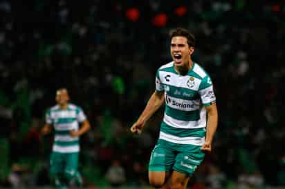 Toda su vida como deportista y como persona, Ulises ha sido un Guerrero del Santos, primero como un niño que se divertía con el balón, luego como balonero en el estadio Corona y hoy jugando con los albiverdes. (ARCHIVO)