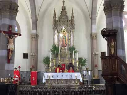 A puerta cerrada se realizó ayer la santa misa en la Catedral de Nuestra Señora de Guadalupe.