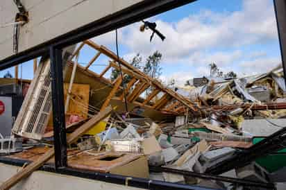 Al menos 17 personas han fallecido a causa de la serie de tornados que durante la noche del domingo y la madrugada de hoy golpearon al sur de los Estados Unidos. (EFE) 