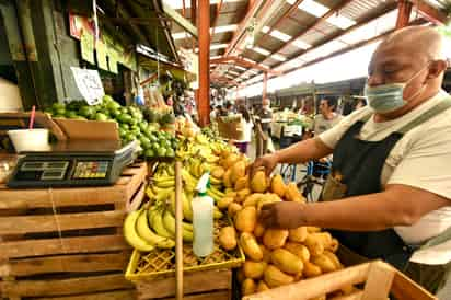 Afirman locatarios del Mercado Alianza de Torreón que se toman todas las medidas de precaución ante el COVID-19.