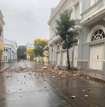 En su cuenta de Twitter, la mandataria difundió fotos sobre los daños provocados por el movimiento telúrico, en donde aseguraba que la magnitud oscilaba entre los 5 y 5.5.
(TWITTER)