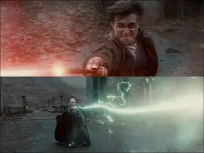 Miles de fanáticos de Harry Potter se han unido hoy a conmemorar la Batalla de Hogwarts, ocurrida hace 22 años y en la cual El Niño Que Vivió, salvó al mundo de la amenaza de Voldemort. (ESPECIAL)

