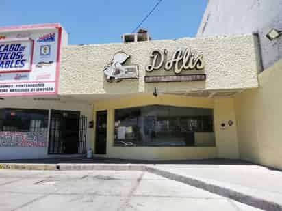 El atraco ocurrió la noche del viernes en una pastelería ubicada sobre el bulevar Constitución. (EL SIGLO DE TORREÓN)