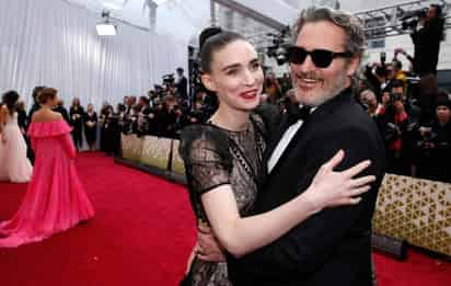 Una de las parejas que más ha encantado en el mundo, sobre todo después de la última temporada de premios a lo mejor del cine, es Rooney Mara y Joaquin Phoenix, aunque ahora se han vuelto noticia debido a que presuntamente la actriz está embarazada. (ESPECIAL)