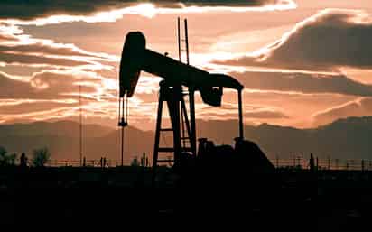 En su conferencia de prensa, en Palacio Nacional, el titular del Ejecutivo aseguró que está eliminada la práctica del 'fracking', como también el uso del maíz transgénico, el otorgamiento de concesiones para explotación minera a cielo abierto y otras medidas de protección al medio ambiente.
(ARCHIVO)