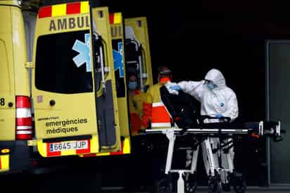 Aunque el incremento de los contagios es poco a poco más lento, España supera ya el número de afectados de Italia, hasta ahora el principal foco de la pandemia en Europa. (EFE)