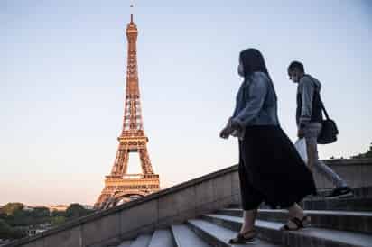 El número de muertos en Francia con coronavirus bajó a 83 en las últimas 24 horas, anunció hoy el ministerio francés de Sanidad, cuando la víspera se habían registrado 110. (ARCHIVO)