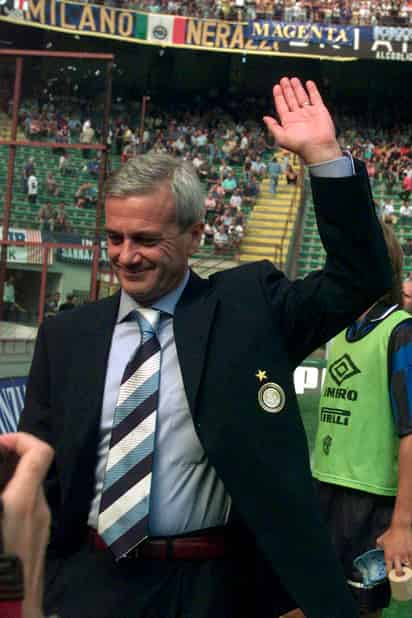 Luigi Simoni, técnico campeón de la Copa UEFA con el Inter de Milán en 1988, falleció ayer a los 81 años. (ARCHIVO)