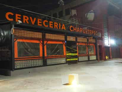 En el lugar se encontraban los trabajadores preparando la reapertura del bar, pero el personal municipal lo clausuró.