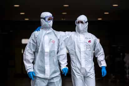 Las personas actualmente enfermas son 56,594, una disminución de 1,158 respecto a ayer, lo que alivia la presión en los hospitales. (ARCHIVO)