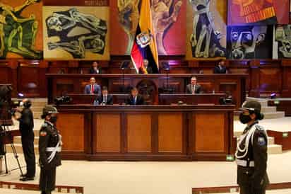 Al informe presidencial acudieron legisladores, representantes de las distintas funciones del Estado, ministros e invitados. (EFE)