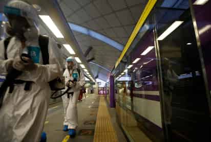 El mundo todavía está en la “primera oleada” de la pandemia, advirtió el martes un importante experto en salud. (ARCHIVO)