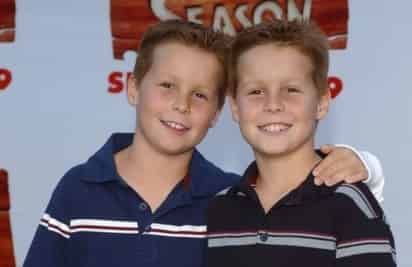Los gemelos actores Brent y Shane Kinsman volvieran a colocarse en la mira pública tras participar en un video que el elenco de la película Más barato recrea algunas escenas icónicas del filme sobre la familia “Baker”. (ESPECIAL)