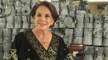 La actriz mexicana Cecilia Romo, logró comunicarse con su familia desde el área de terapia intensiva del hospital donde permanece internada, todo esto a través de una videollamada, además logró pronunciar algunas palabras, después de no poder hablar debido a las secuelas que dejó en ella, el COVID-19. (ESPECIAL)