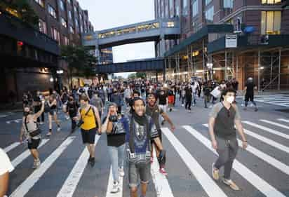 El gobernador del estado estadounidense de Nueva York, Andrew Cuomo, anunció este viernes que espera que la próxima semana se apruebe un paquete de reformas para combatir los abusos policiales. (ARCHIVO) 