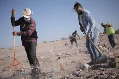 Las personas del poblado Nuevo León adicionalmente recibieron arbolitos en donación para plantarlos en sus domicilios. (EL SIGLO DE TORREÓN} 