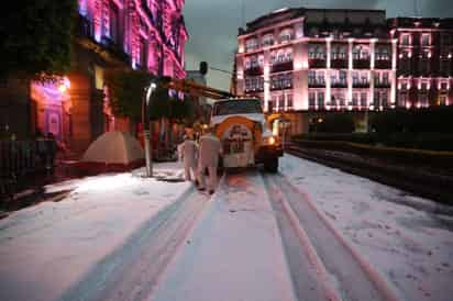 Se presentaron lluvias regulares a fuertes con granizo en el norte, centro y sur de la capital.