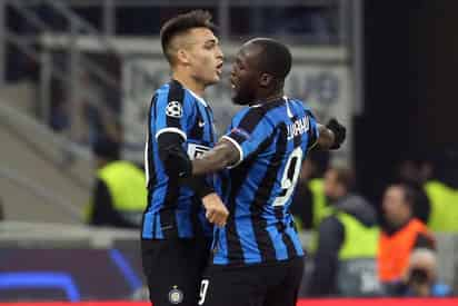 El belga Romelu Lukaku y el argentino Lautaro Martínez, con un gol cada uno, decidieron este domingo el triunfo 2-1 del Inter de Milán contra el Sampdoria y acercaron al equipo de Antonio Conte a la cumbre de la clasificación de la Serie A. (ARCHIVO)