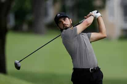 Fue para 'El Turco' una experiencia especial su primer 'Hole in One', cubriendo una distancia de 155 yardas, sin fanáticos ni felicitaciones de mano. (AP)