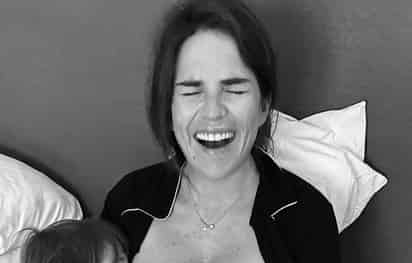 Karla Souza compartió con sus seguidores en Instagram un emotivo momento de su maternidad. (INSTAGRAM) 