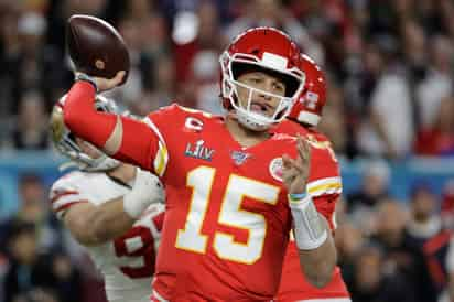 Patrick Mahomes guio a los Jefes de Kansas City a ganar el Super Bowl frente a los 49'ers de San Francisco. (ARCHIVO)