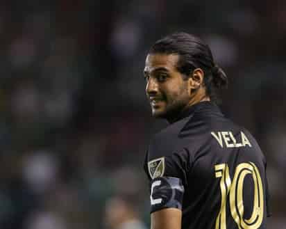 Ya que su esposa está en un embarazo complicado, Vela no acudirá a la 'burbuja' de la MLS, y se quedará en casa. (ARCHIVO)