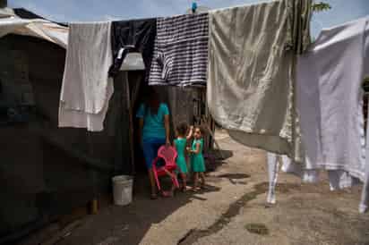 El 96 % de los venezolanos están en situación de pobreza de ingresos y 79.3 % en pobreza extrema. (EFE)