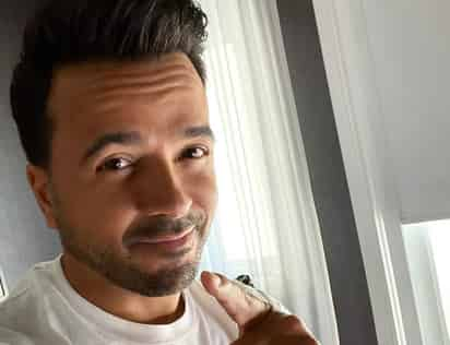 La fundación del cantante puertorriqueño Luis Fonsi hizo entrega de miles de mascarillas en la barriada de La Perla, la localización principal del video donde se grabó el tema Despacito. (INSTAGRAM) 