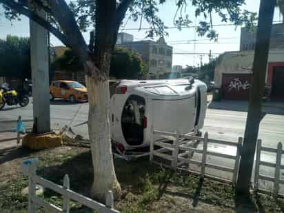 El percance se registró alrededor de las 8:30 de la mañana donde participaron Elizabeth, de 47 años de edad, conductora de un vehículo de la marca Nissan línea Altima en color guinda y César Antonio, de 53 años, conductor de un vehículo de la marca Nissan línea March en color blanco.
(EL SIGLO DE TORREÓN)