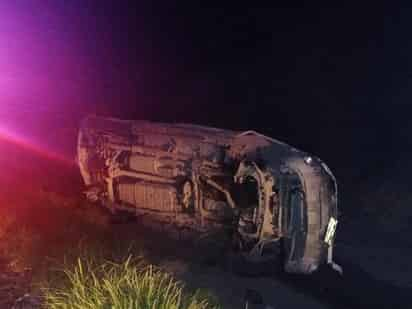 El percance se registró alrededor de las 20:50 horas de este lunes, en la carretera federal que conduce a Durango, a pocos metros del ejido los Ángeles, en Lerdo.
(EL SIGLO DE TORREÓN)