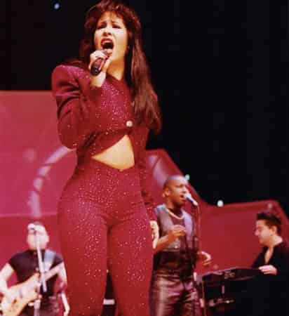 El sábado se cumplen 25 años de la publicación del quinto y último disco de Selena, que llegó tres meses después de la trágica muerte de la llamada reina del Tex Mex, quien a día de hoy se ha convertido en una leyenda musical muy importante para la cultura latina en Estados Unidos.
(ARCHIVO)