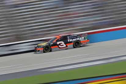 Austin Dillon se mantuvo en la punta después de un reinicio de carrera a dos vueltas del final para vencer a su compañero novato Tyler Reddick ante la bandera a cuadros en Texas, dando a Richard Childress Racing (RCR) su primer 1-2 en la Copa NASCAR en nueve años. (CORTESÍA)