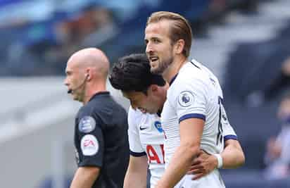 Harry Kane marcó dos goles en el triunfo de Tottenham. (EFE)