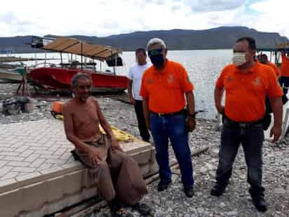 Un hombre que tenía al menos 15 días extraviado por la sierra de la presa Francisco Zarco, fue rescatado el mediodía de este miércoles por elementos de Protección Civil con el apoyo de la Dirección de Seguridad Pública Municipal de Lerdo. (EL SIGLO DE TORREÓN)