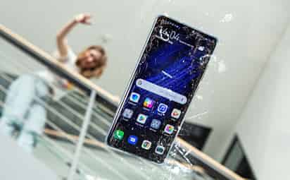El cristal de la empresa Corning, pretende que los celulares que cuenten con su nuevo cristal protector resistan caídas de hasta dos metros (ESPECIAL)