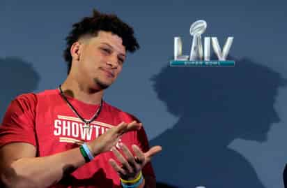 Patrick Mahomes, mariscal de los Jefes de Kansas City, es ahora uno de los dueños de los Reales de las Grandes Ligas. (ARCHIVO)