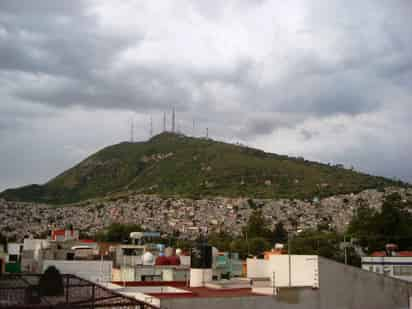 Los jóvenes de la unidad habitacional creen que los culpables de la inseguridad en que viven son los habitantes de las colonias aledañas al cerro del Chiquihuite.