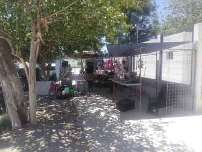 El tianguis se instaló en el ejido Álvaro Obregón, donde llegan personas de varios municipios.