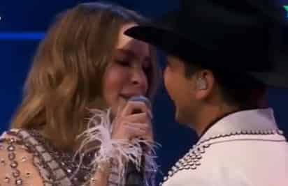 Belinda y Christian Nodal se unieron por primera vez en el escenario de 'La Voz' para cantar De los besos que te di. (ESPECIAL) 