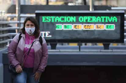 Chile está próximo a cumplir dos meses de disminución en los contagios del nuevo coronavirus y exhibe una positividad de 7% en las pruebas que detectan el virus. (ARCHIVO)