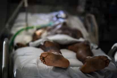 En las últimas veinticuatro horas la OMS, con sede en Ginebra, registró 250,000 nuevos contagios en el planeta. (ARCHIVO)