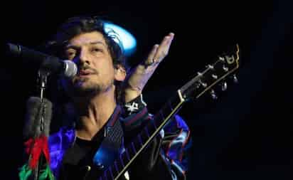 León Larregui cantará en la red el 28 de agosto para agradecer a las personas que donaron dinero. 