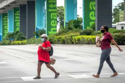 Los nuevos casos de la COVID-19 en Florida, el segundo estado de mayor contagio en el país, continúan al alza aunque sin el salto brusco de ayer -debido a la entrega de pruebas atrasadas de un laboratorio- al sumarse este jueves otros 6,236 y 148 muertes por la enfermedad. (ARCHIVO) 